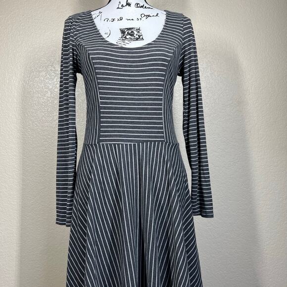 Modcloth Gray White Stripe Weekend Plans Skater Dress Ribbed Stretch Size L - Picture 15 of 15